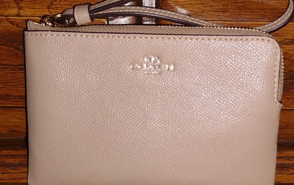 Coach wristlet - Picture 2 of 3